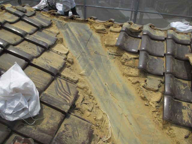 高砂市で既存谷板金の撤去